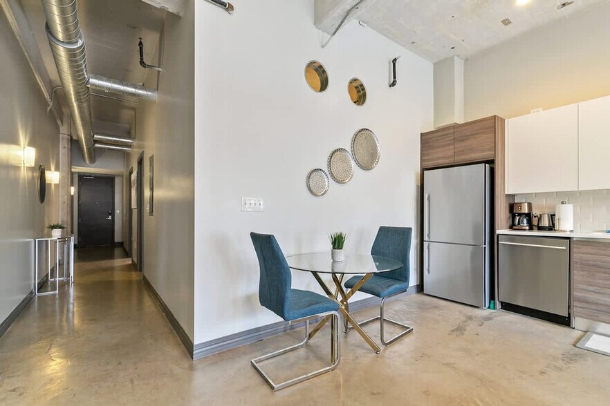 Building Photo - 500 S Ervay St