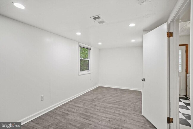 Building Photo - 9086 Brook Ford Rd