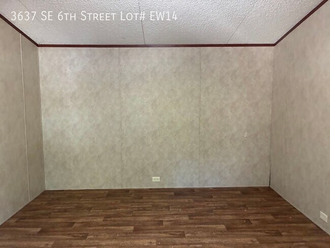 Building Photo - 3637 SE 6th St
