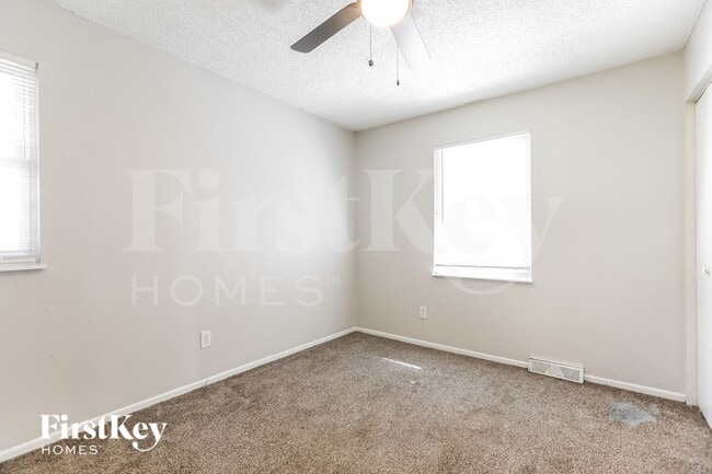 Building Photo - 1805 SW Speas Dr