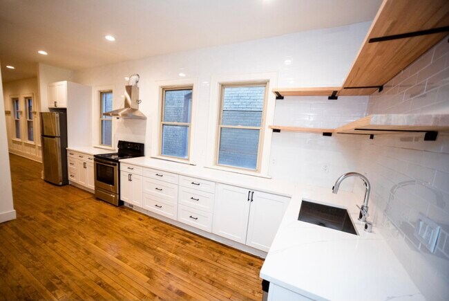 Kitchen - 1512 N Jackson St