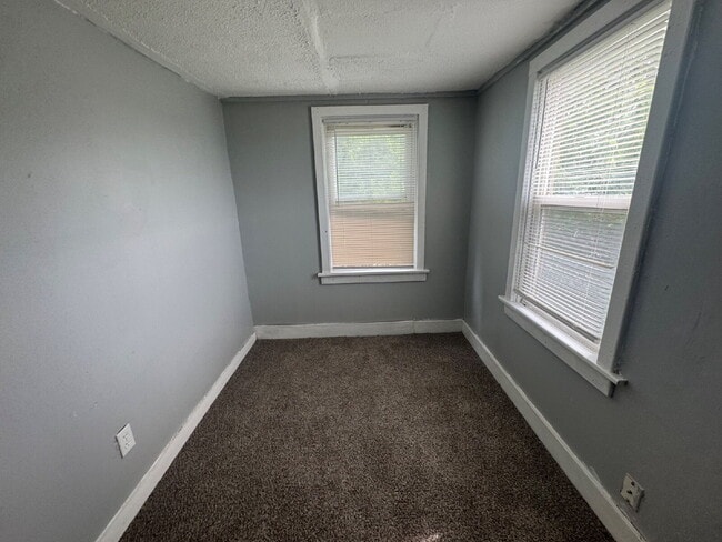 Building Photo - Spacious 3-Bedroom upper unit on Park Ave S – 1200 Sq Ft of Comfort in Minneapolis, Section 8 Wel...