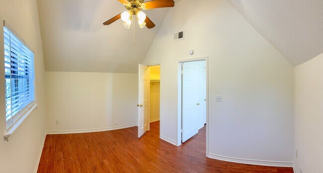 Building Photo - 6403 Lohman Ford Rd