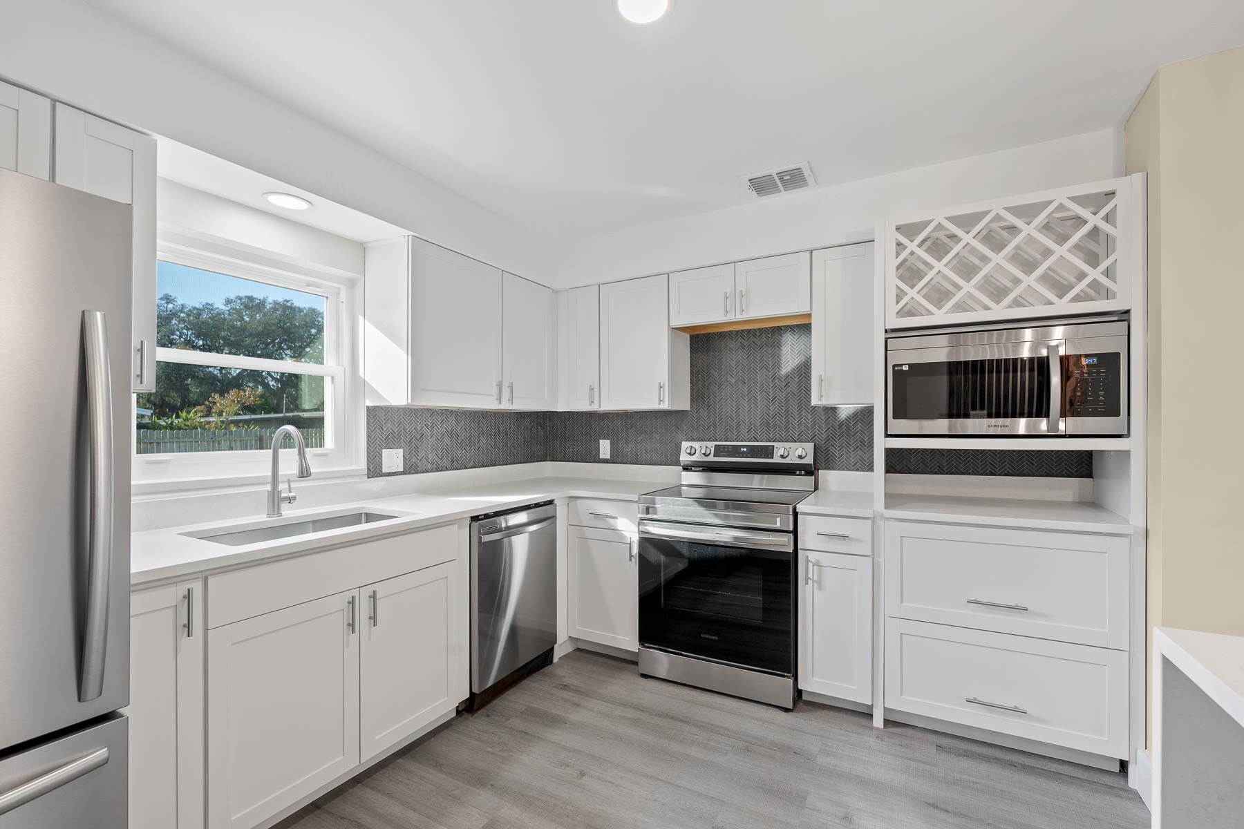 Building Photo - 700 Oakland Rd