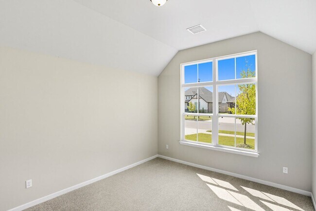 Building Photo - Like new, Move in Ready.