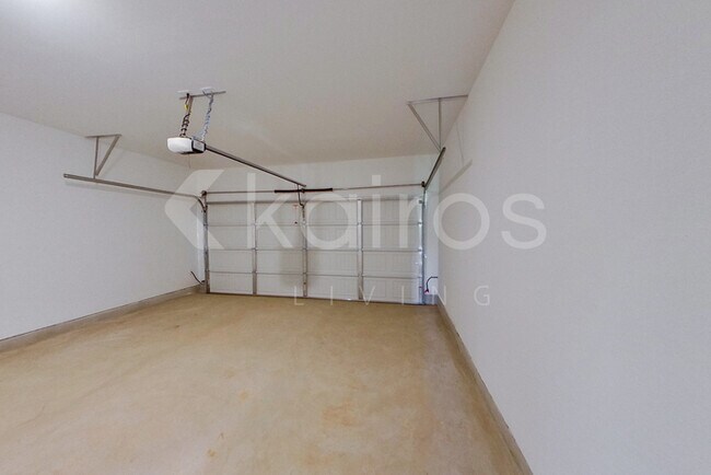 Building Photo - 102 Old Stone Crossing