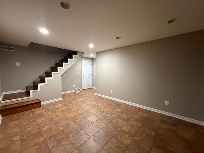 Building Photo - 32 Brown Ln