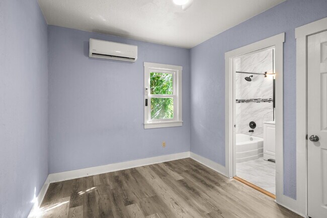 Building Photo - 531 Clay St