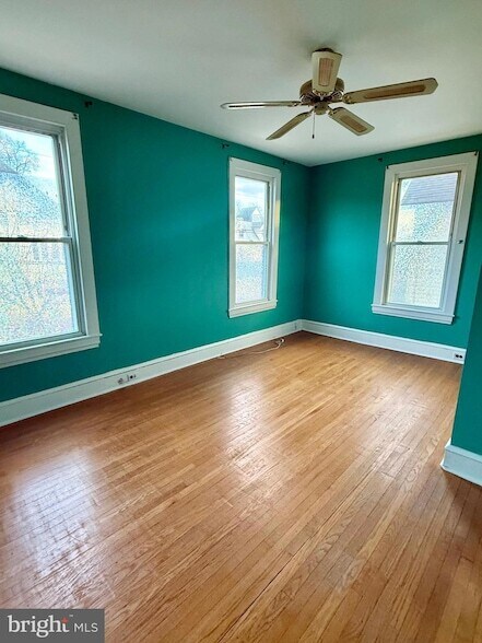 Building Photo - 136 Maple Terrace