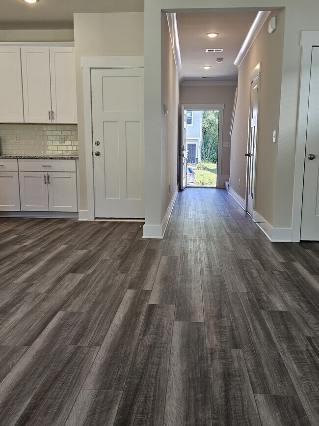 Building Photo - 224 Lanyard Ln