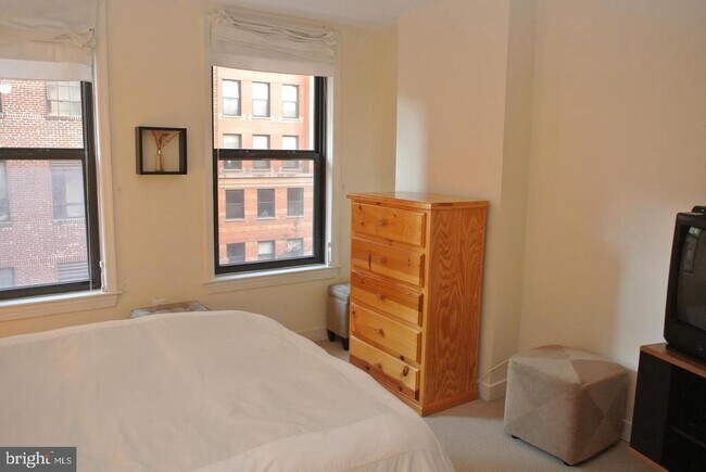 Building Photo - 616 E St NW