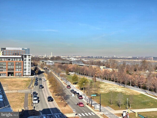 Building Photo - 737 Swann Ave