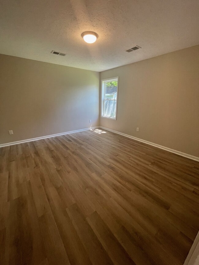 Building Photo - 1300 Moss St