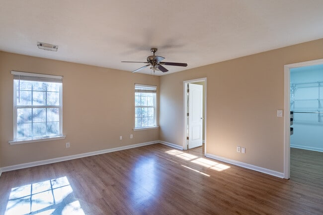 Building Photo - 700 Keyes Dr