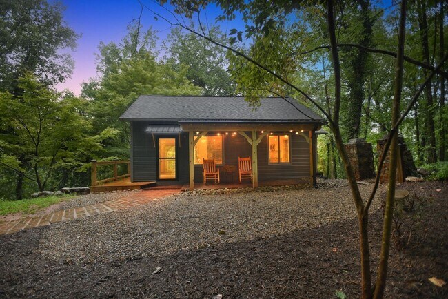 Building Photo - Charming 2BR House in Tryon
