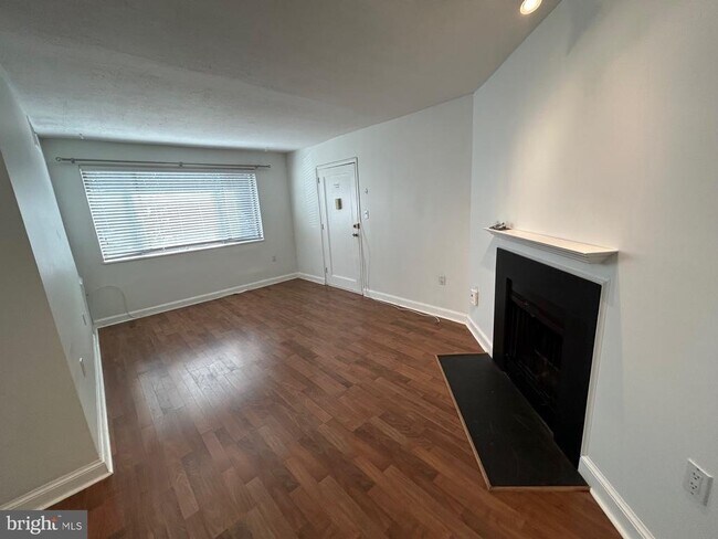 Building Photo - 3819 Davis Pl NW