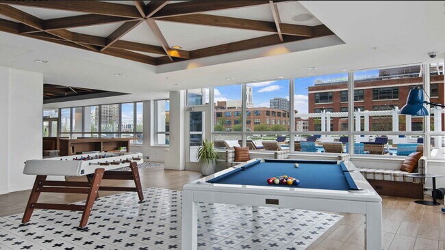 Building Photo - 315 S Halsted St