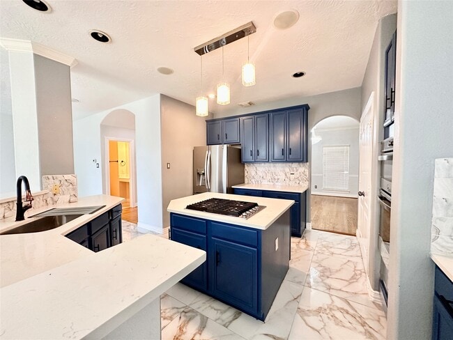 Building Photo - 2819 Lake Shore Harbour Dr