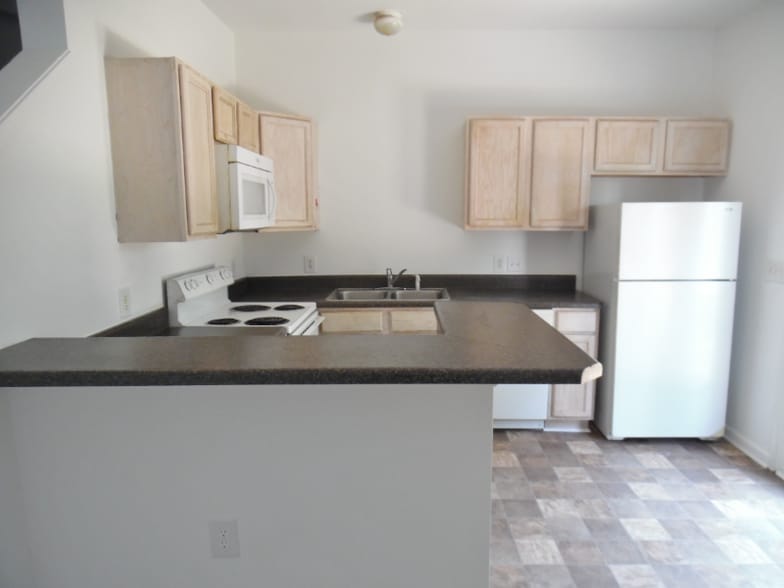 Building Photo - 118 University Village Dr