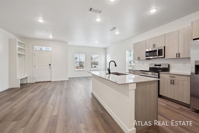 Building Photo - 653 Coney Aly