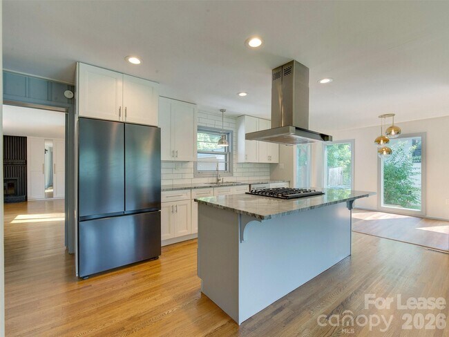 Building Photo - 3921 Sheffield Dr