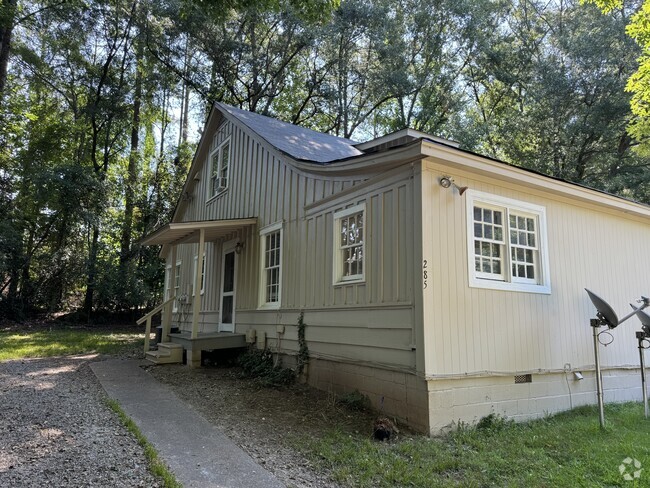 Building Photo - 285 Sycamore Dr
