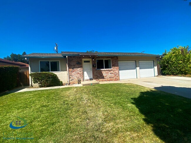 Primary Photo - $3195 - Remodeled 2Bed/1 Bath Duplex in th...