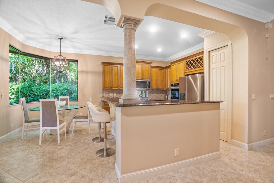 Building Photo - 3484 Collonade Dr