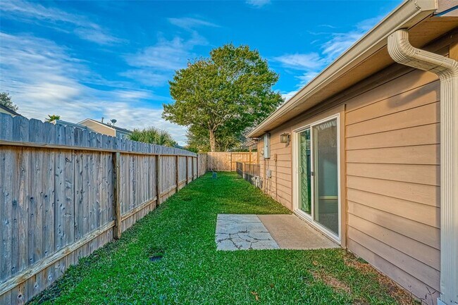Building Photo - 11627 Briar Rose Dr