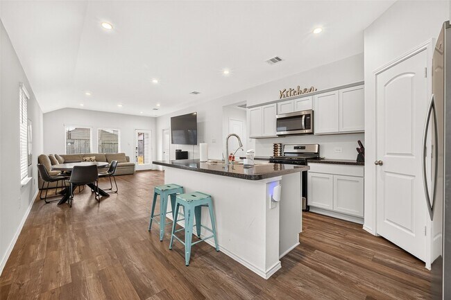 Building Photo - 5411 Wyndham Rdg Ln