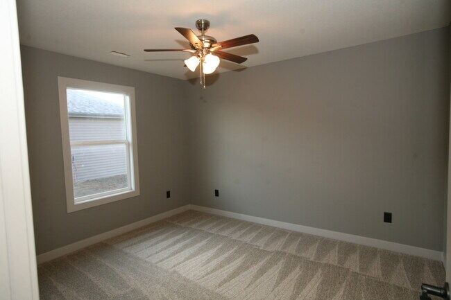 Building Photo - 2 bed 1 bath Duplex-Savannah Schools!