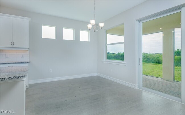 Building Photo - 374 Spg Hl Lk Lp