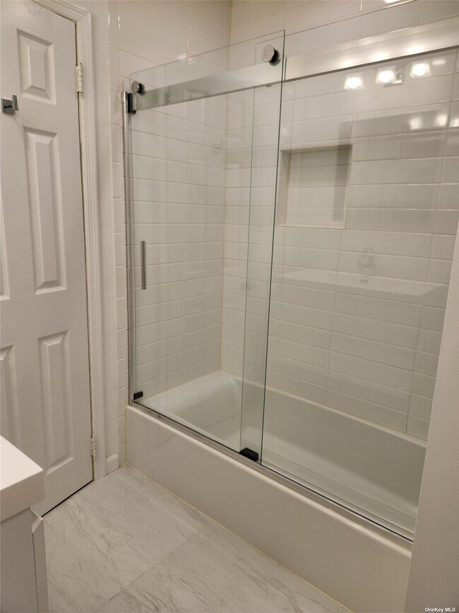 Building Photo - 14 Oakwood Rd