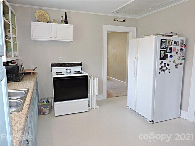 Building Photo - Charming Home for Rent in Newton, North Carolina!