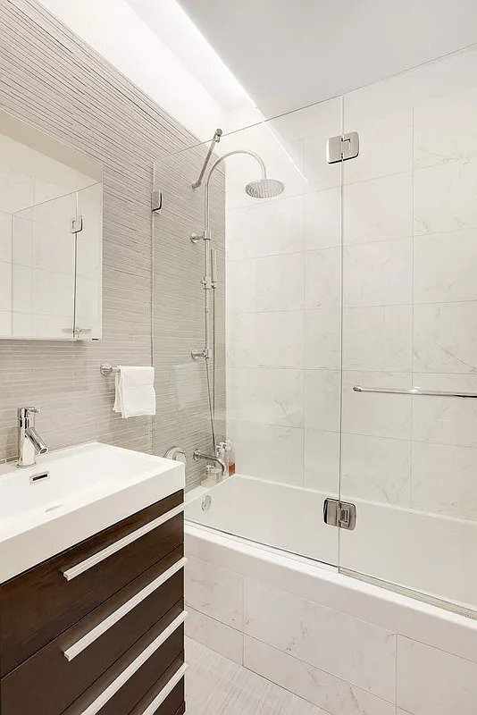 Building Photo - 220 W 148th St