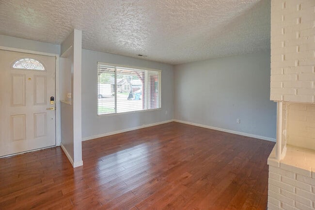 Building Photo - THREE BEDROOM HOUSE IN VANCOUVER