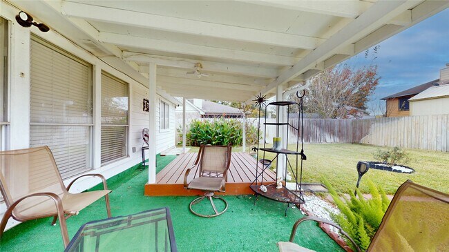 Building Photo - 806 N Willow Dr