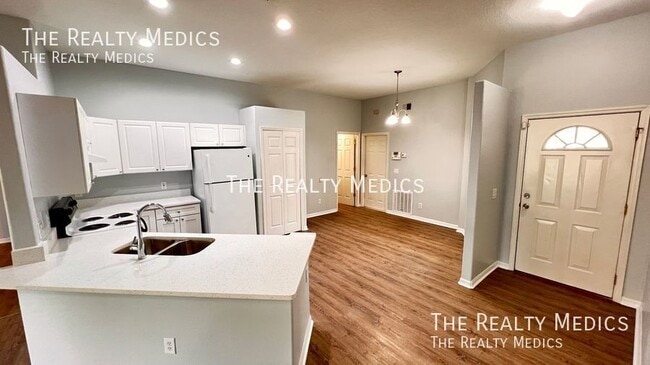 Building Photo - 116 S Normandale Ave