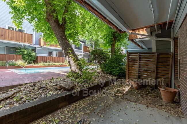 Building Photo - 1111 Maxwell Ave