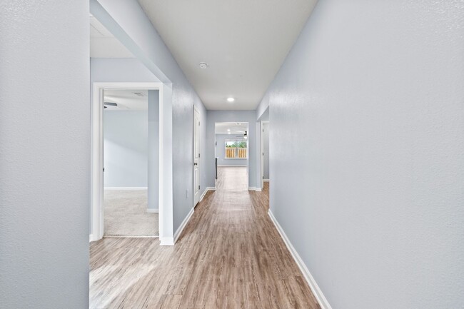 Building Photo - Redstone Commons 4bed/2bath Available Now!