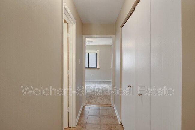 Building Photo - 1843 Fernspring Cove