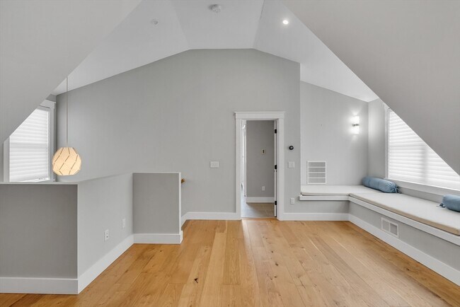 Building Photo - 27 Woodbine St