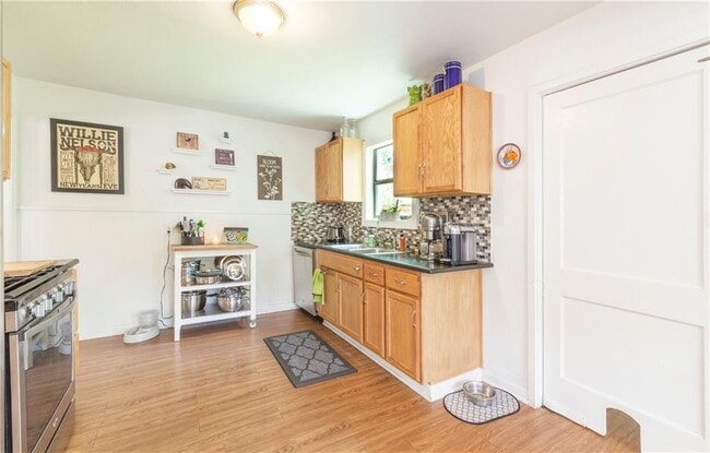 Building Photo - 211 W 55th St