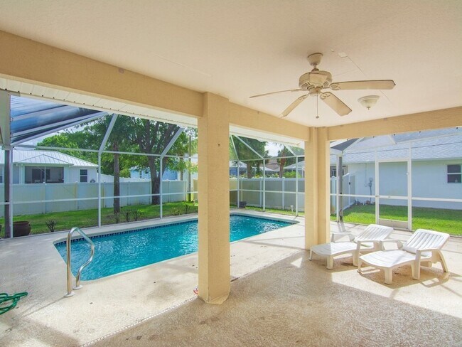 Building Photo - 962 Montrose Ave