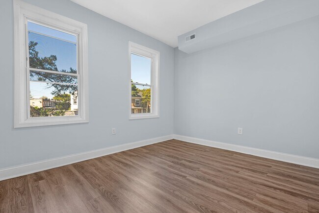 Building Photo - 3501 Oakmont Ave