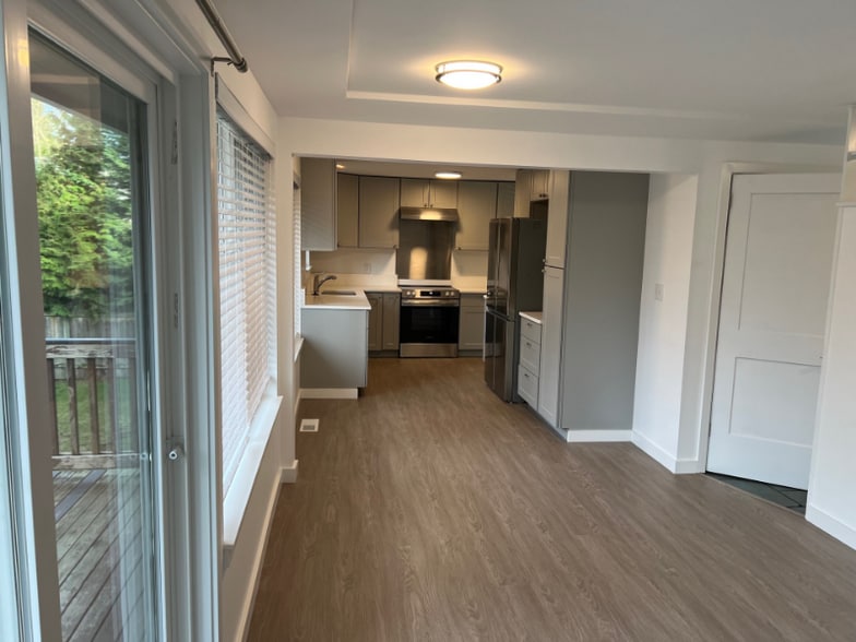 Building Photo - 8230 SE 72nd St