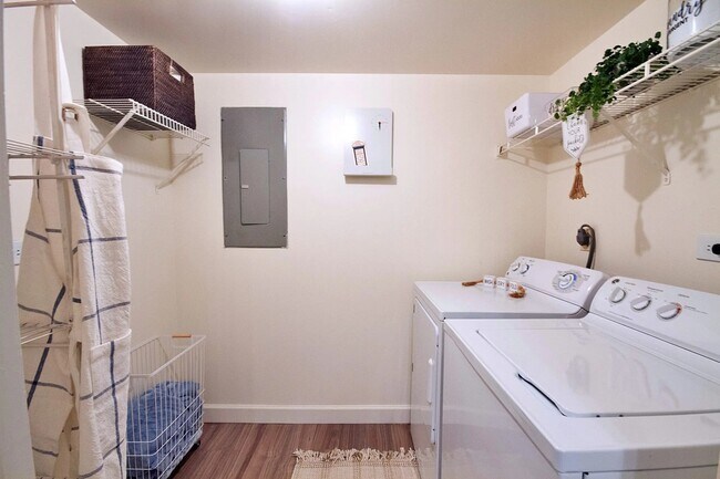 Building Photo - 4130 Landing Dr