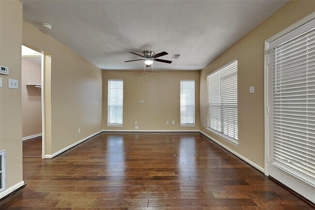 Building Photo - 151 E Pathfinders Cir
