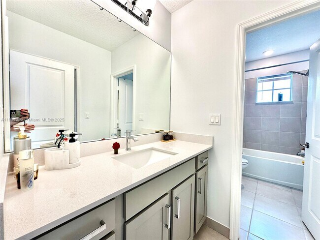 Building Photo - 1101 Azul Ct