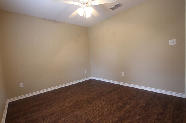 Building Photo - Coming Soon! Gorgeous 3 Bedroom Home in Th...